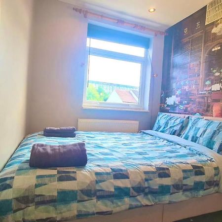 Cosy Room In East Ham London Bagian luar foto