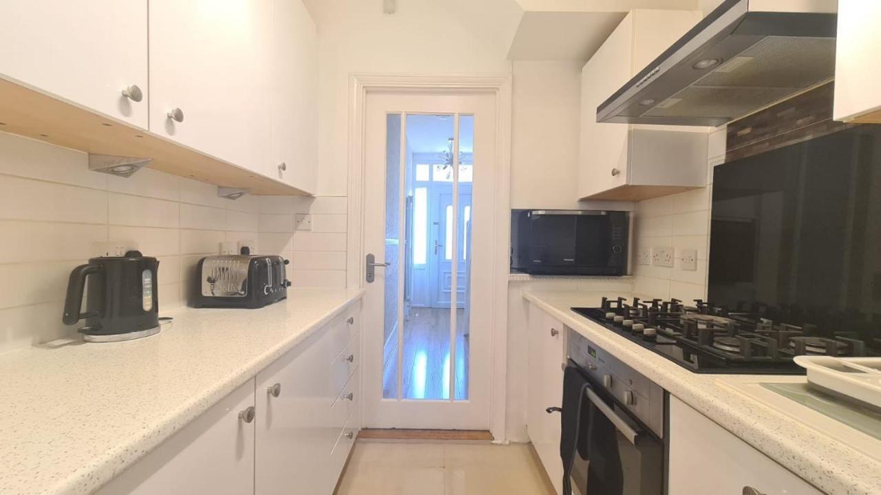 Cosy Room In East Ham London Bagian luar foto