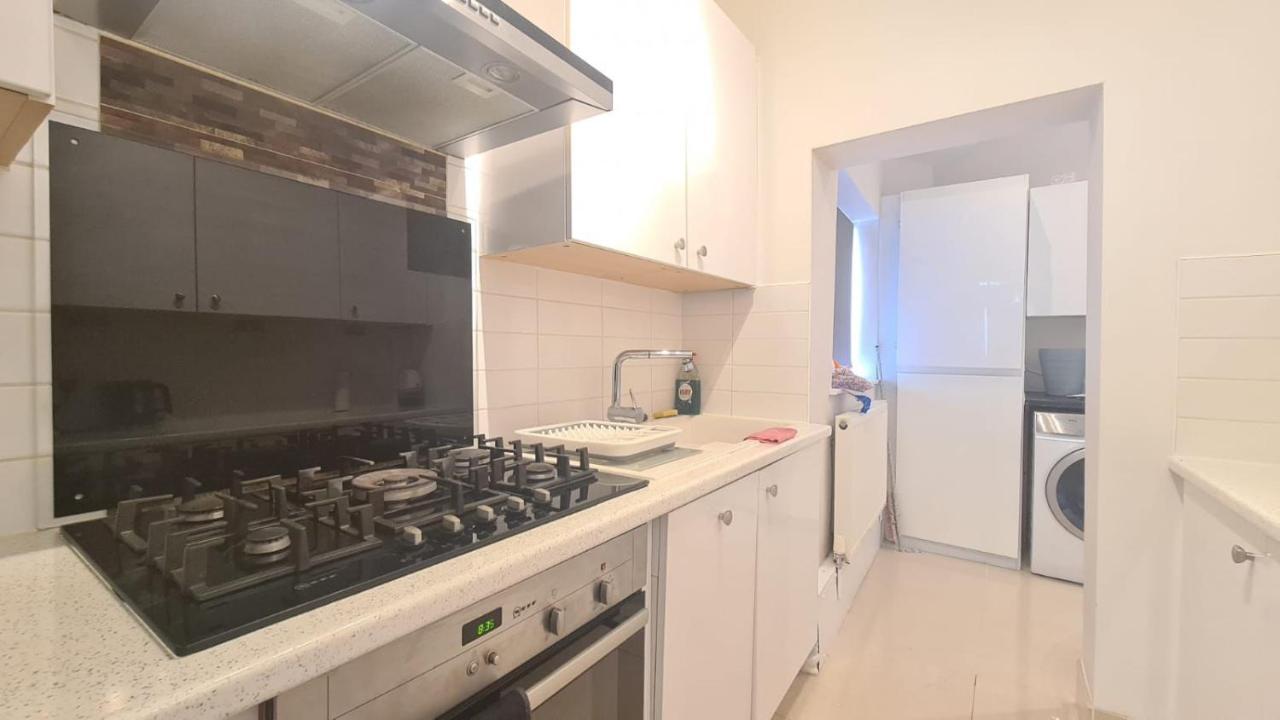 Cosy Room In East Ham London Bagian luar foto