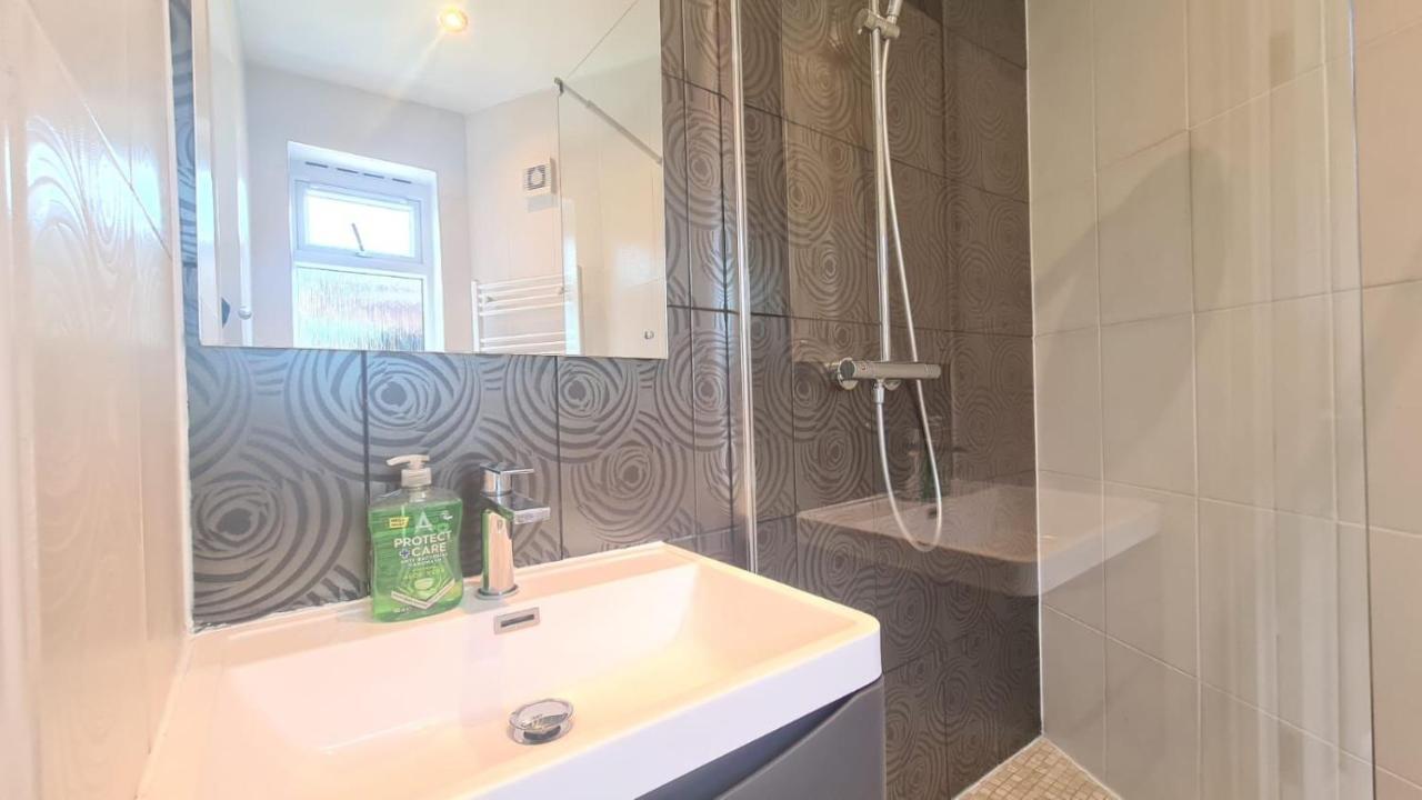 Cosy Room In East Ham London Bagian luar foto